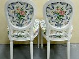 two chairs that are sitting next to each other on the floor
