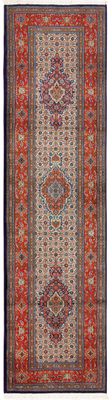 un tapis rouge et bleu sur fond blanc