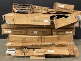 des cartons empilés les uns sur les autres