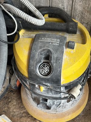 1 Aspirateur KARCHER a2254 ***Sur la région de Quettehou