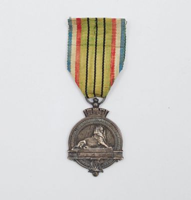 une image représentant une médaille entourée d'un ruban