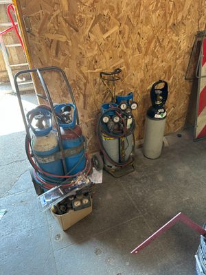 many different types of propanents in this garage
