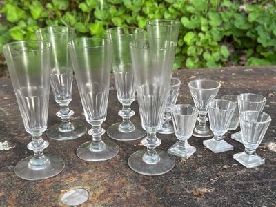 6 Flutes et verres à liqueur, anciens