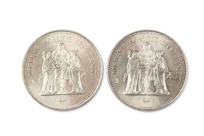 deux pièces d'argent, dont l'une est du même type et l'autre du même type