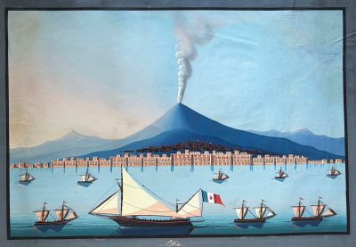 un tableau représentant des bateaux sur l'eau, avec un volcan en arrière-plan