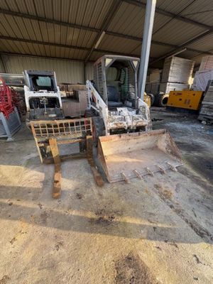 Chargeur BOBCAT S130 sur roues équipé fourche et godet - Heures: 1858 - Photo 1