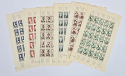 quatre timbres différents, de couleurs et de tailles variées, sur un fond blanc