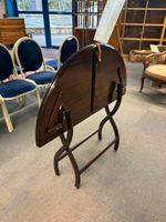 Table basse pliante, bois mouluré et lien cuir, travail prob… (photo 5)