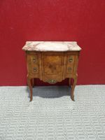 Petite commode sauteuse de style Louis XV en placage et marq… (photo 3)