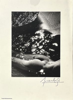 Lucien CLERGUE (1934-2015). Nu sur la plage.