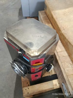 an image of a machine that is sitting on a pallet