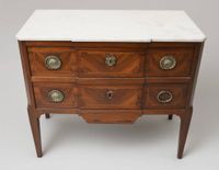 Commode à ressaut central en bois de placage (photo 2)