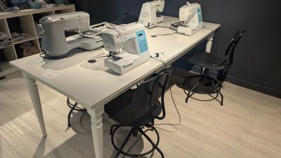 ENSEMBLE de mobilier comprenant :