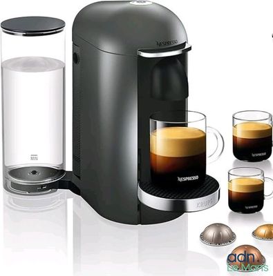 une image d'une machine à café avec une tasse de café