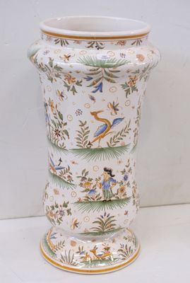 two vases that are sitting next to each other