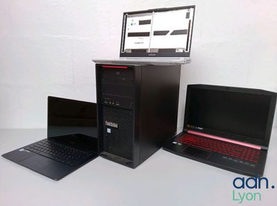 Lot de 125 kg d'ordinateurs, disques durs, claviers et compo…