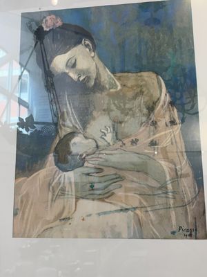 une peinture représentant une femme tenant un bébé dans ses bras