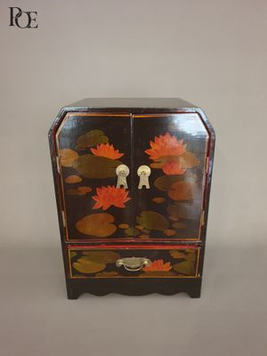 Coffret à bijoux en bois laqué noir, à décor de nénuphars et… - Photo 1