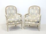 paire de fauteuils rembourrés de style Louis XVI