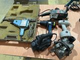 many tools that are sitting on a table