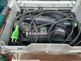 une boîte avec un tas d'outils à l'intérieur
