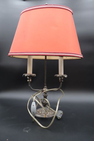 Lampe en métal argenté électrifiée. 