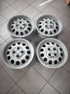 Quatre jantes sablées de Peugeot 205 turbo 16 evo 1