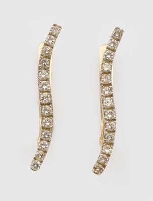 une paire de boucles d'oreilles grimpantes en or et diamants