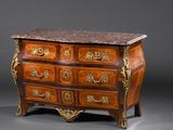 commode ancienne avec dessus en marbre et poignées en laiton
