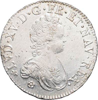 gros plan d'une pièce de monnaie sur fond blanc