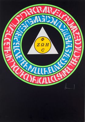 une image représentant une affiche noire sur laquelle figurent un triangle et un smiley jaune au centre