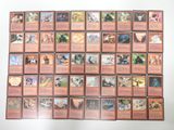 une photo d'une photo montrant un tas de cartes
