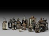 de nombreux types de lanternes sur un fond gris