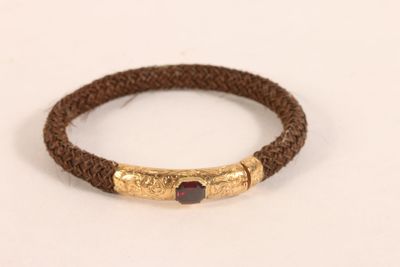 Bracelet en tressage de cheveux, fermoir or jaune et rose 75… - Photo 1
