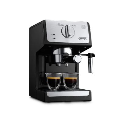 gros plan d'une machine à café sur fond blanc