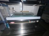 une machine posée sur le comptoir d'une cuisine
