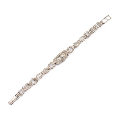un bracelet Art déco serti de diamants, signé Van Cleef