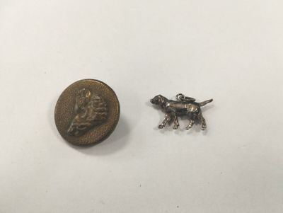 CHASSE Lot comprenant un petit pendentif en argent en forme … - Photo 1