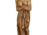 une image représentant une statue d'une femme avec une serviette sur la tête