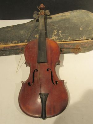 VIOLON AVEC ETIQUETTE MEDIOFINO + ETUI (quatre photogr…