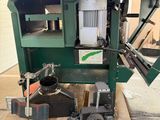 a picture of a machine that is sitting on a pallet