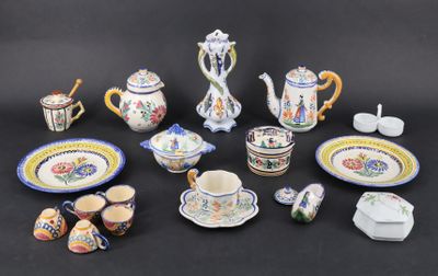 de nombreux types de porcelaine sont exposés sur la table