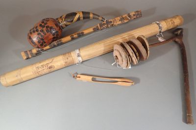 ***[ART AFRICAIN] Lot de 4 instruments de musique comprenant…