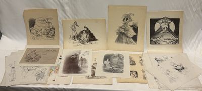 une photo montrant un tas de dessins et d'images posés sur une table