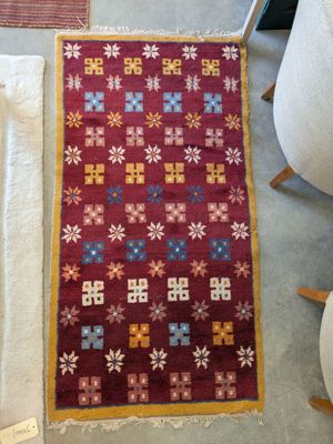 a rug that is on the floor next to a chair