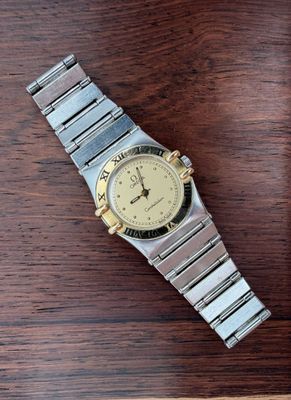 OMEGA "Constellation" Bracelet-montre de dame en acier et or…