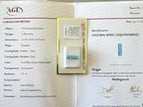 une image montrant un gros plan d'un document dans lequel figure un comprimé