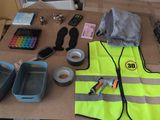 matériel disposé sur une table pour un chantier de construction