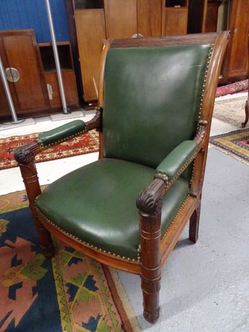 Paire de fauteuils à dossier plat renversés de style Empire en ac...