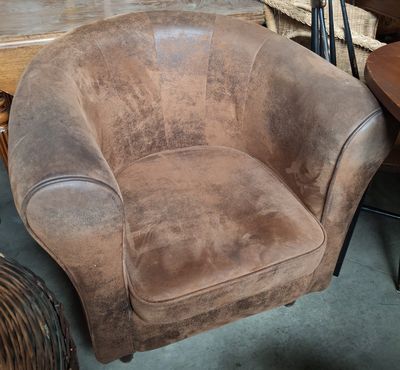 Fauteuil club marron (usures)